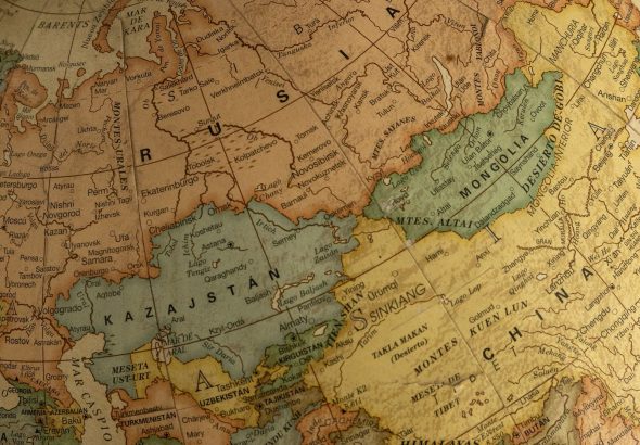 Oude wereldbol met Rusland, Centraal-Azië en China in beeld